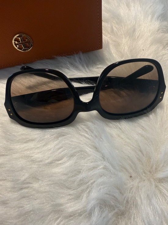 Tory Burch Black Framed Sunglasses main image 3